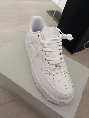 NIKE AIR FORCE
